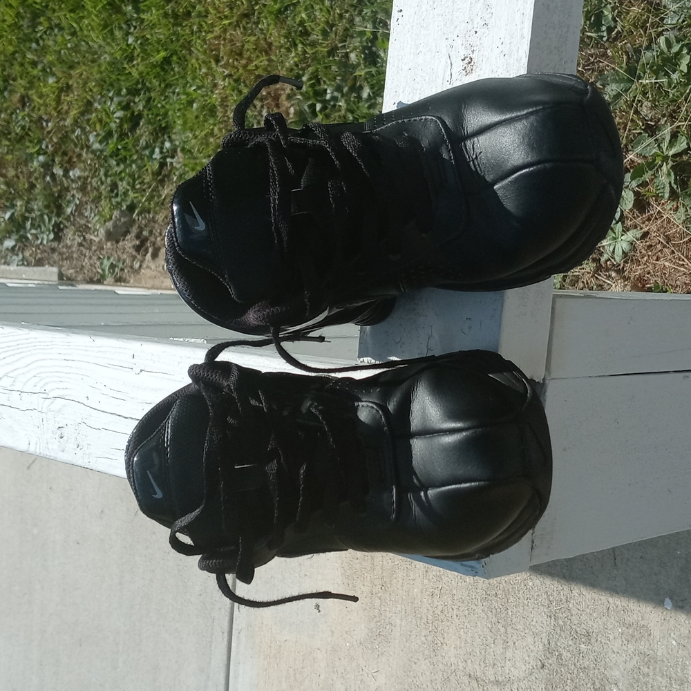 Blk Nike shocks 3y